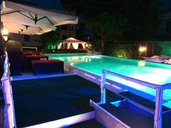 Paradise Lounge